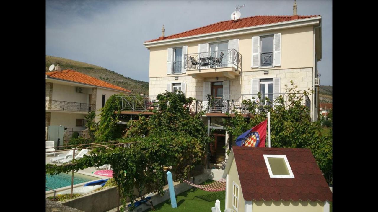 Apartments Gina Трогир Екстериор снимка