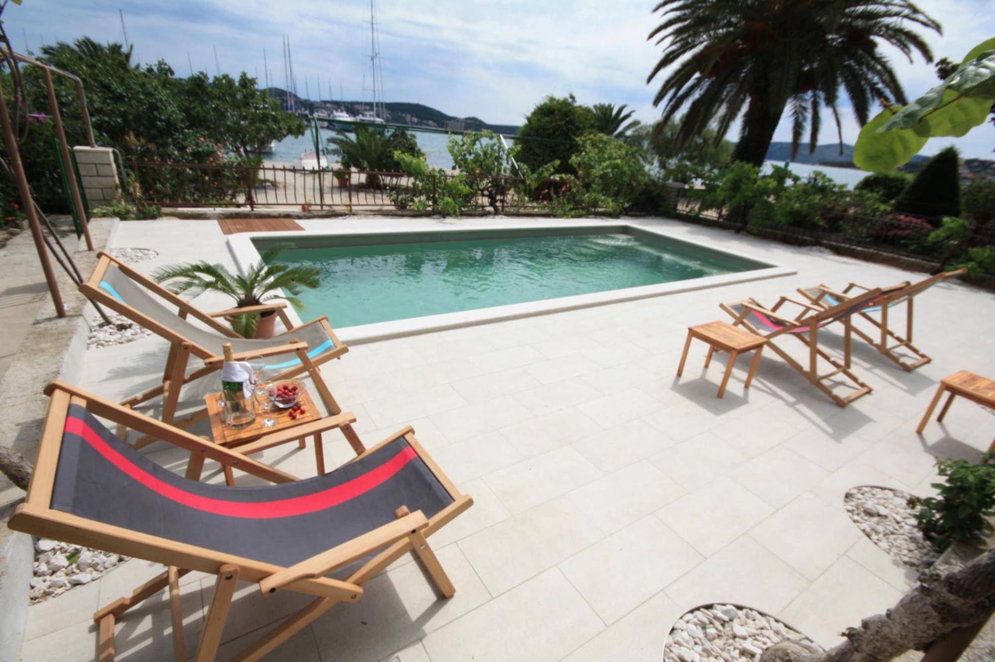 Apartments Gina Трогир Екстериор снимка