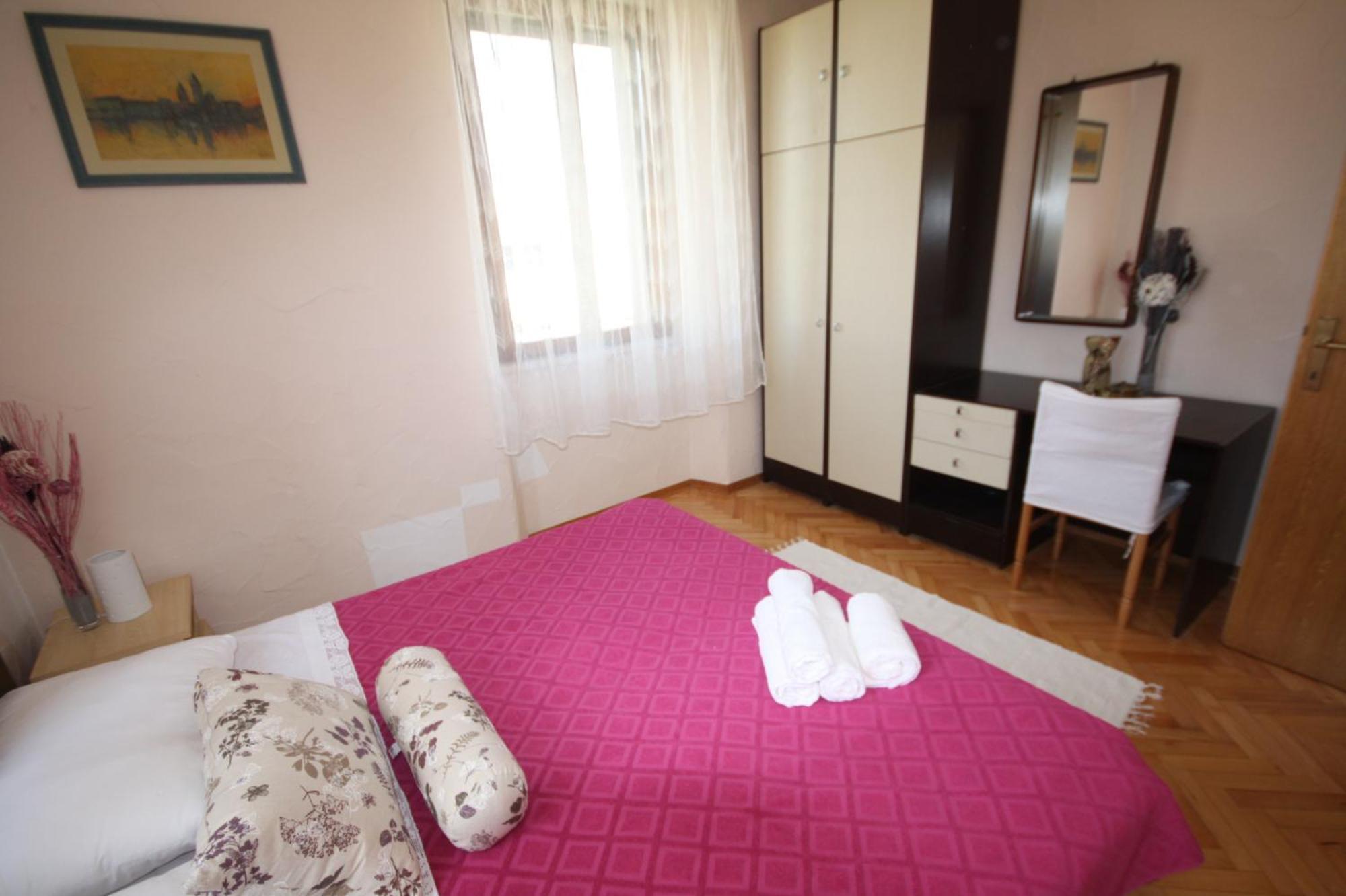 Apartments Gina Трогир Екстериор снимка