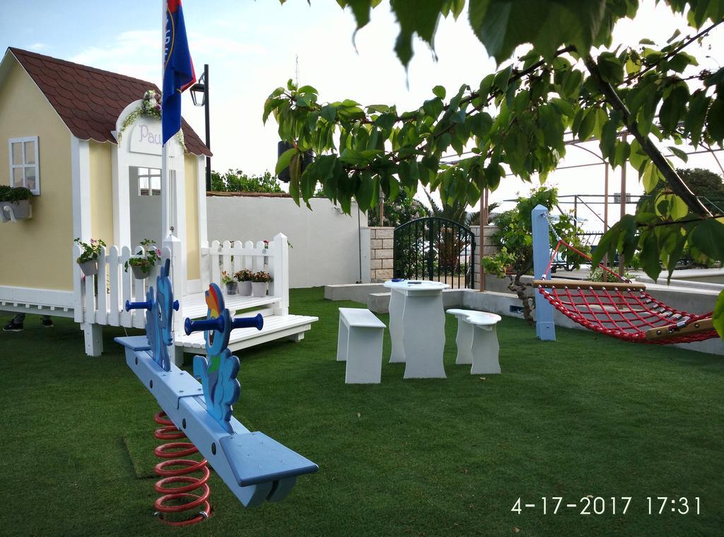 Apartments Gina Трогир Екстериор снимка
