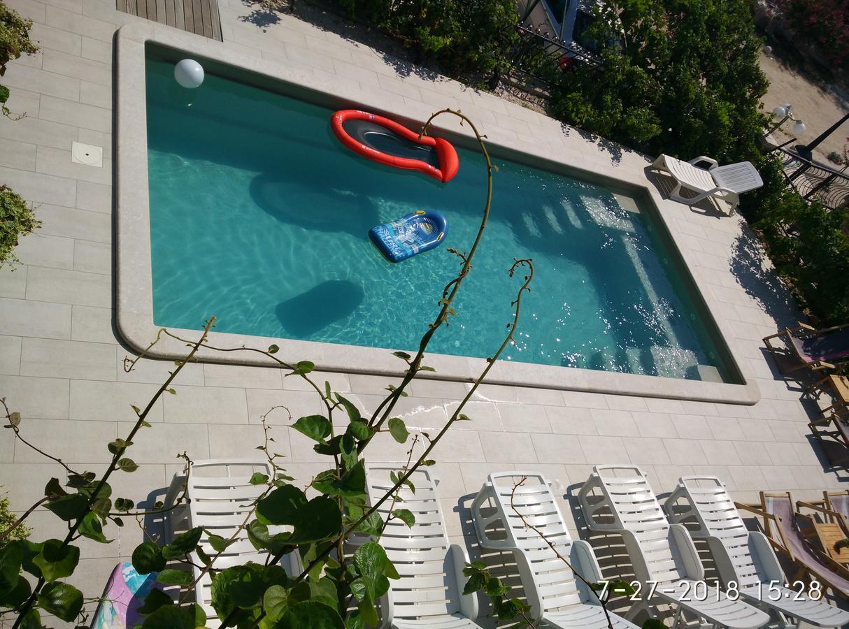 Apartments Gina Трогир Екстериор снимка