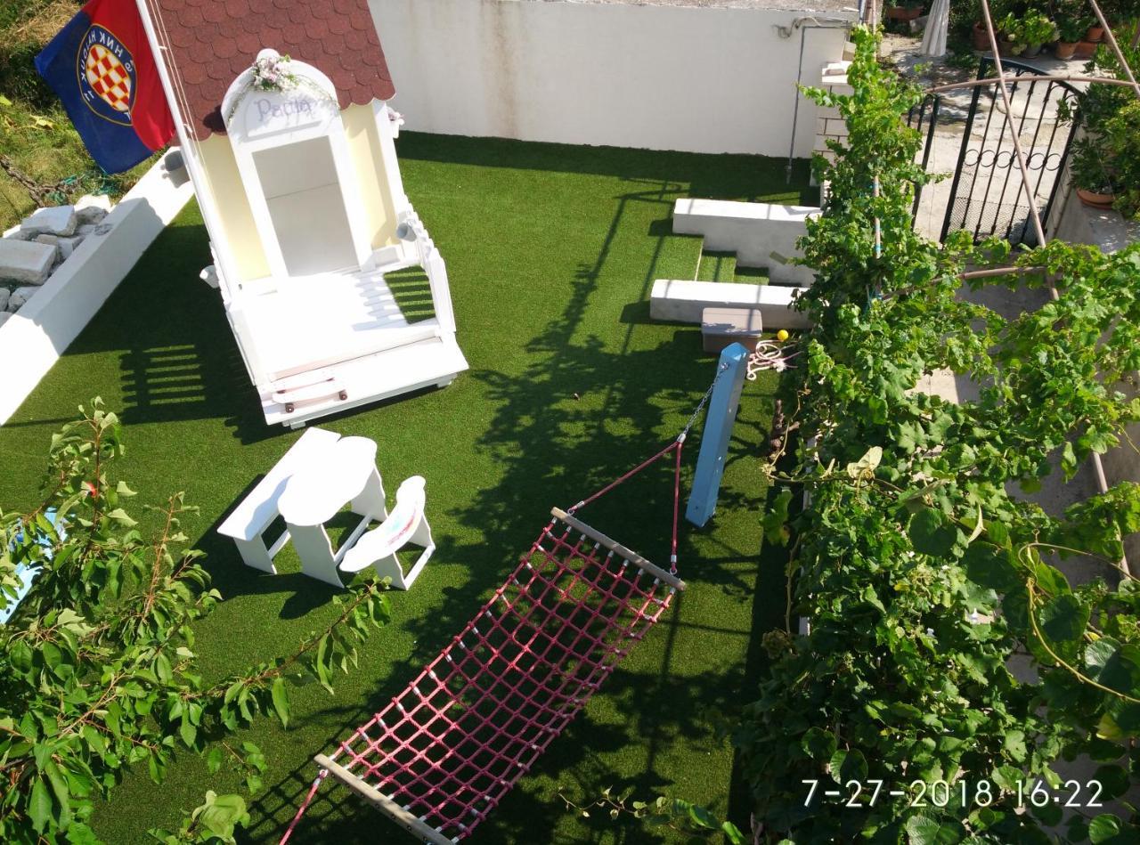Apartments Gina Трогир Екстериор снимка