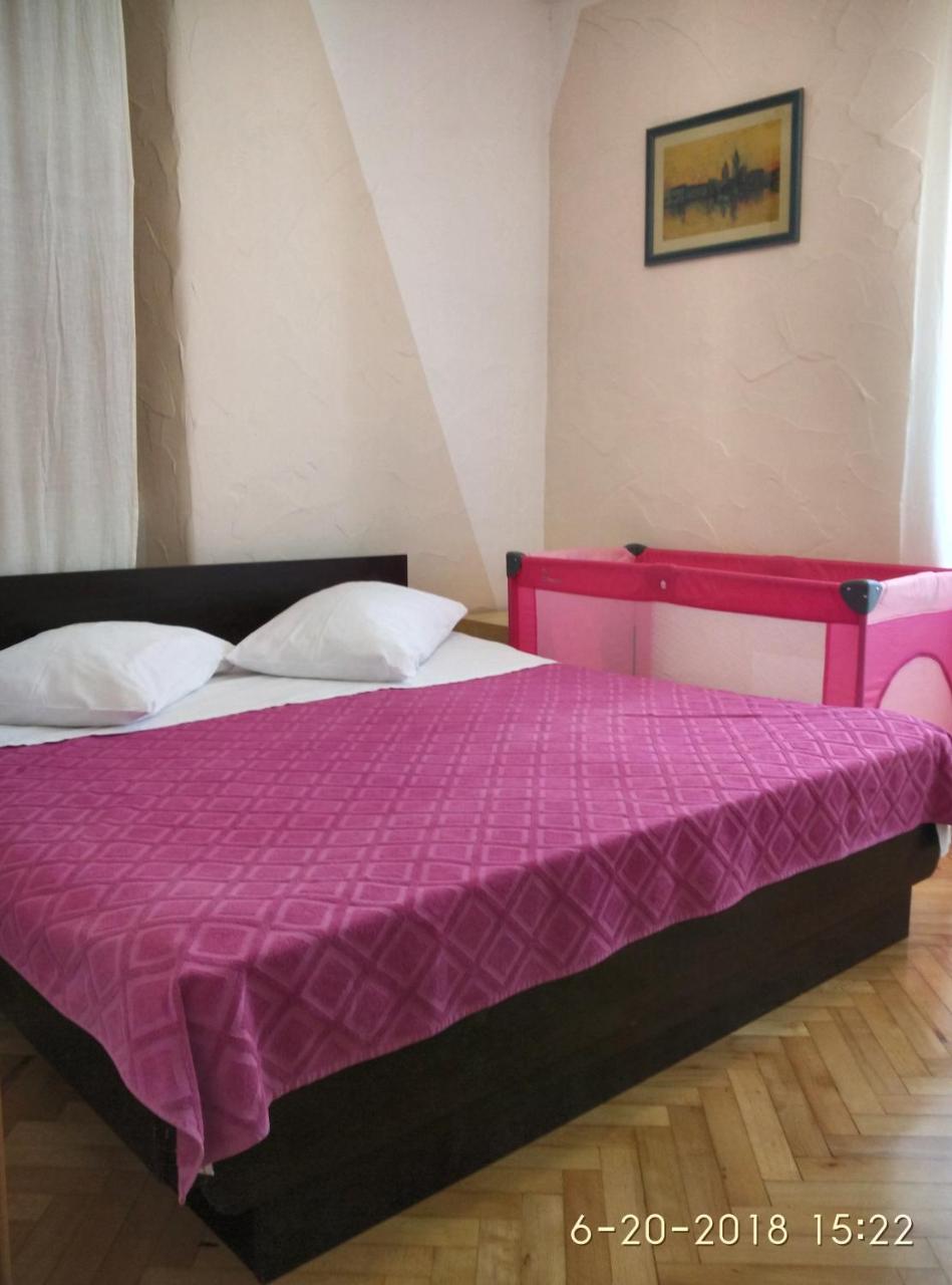 Apartments Gina Трогир Екстериор снимка