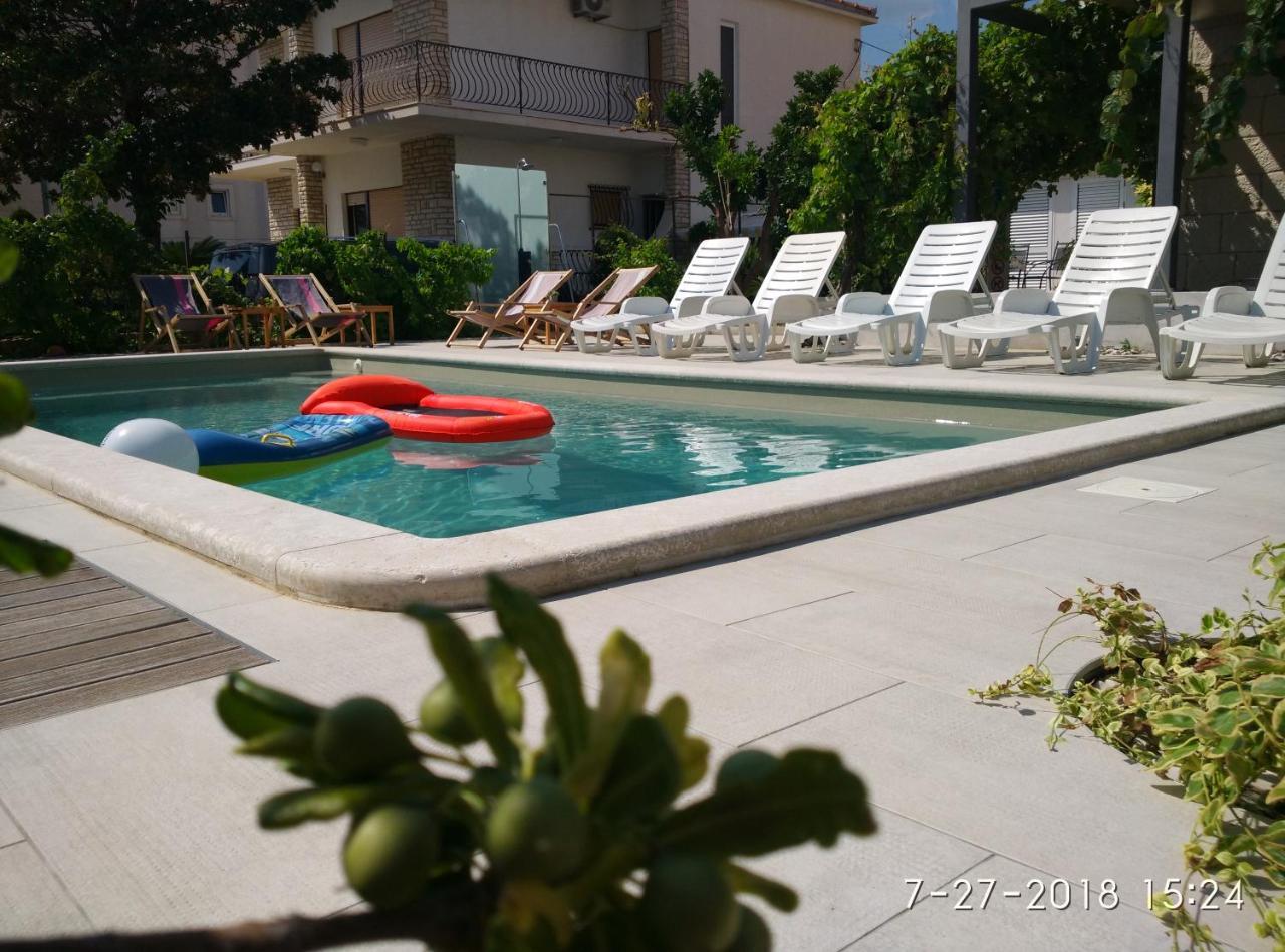 Apartments Gina Трогир Екстериор снимка