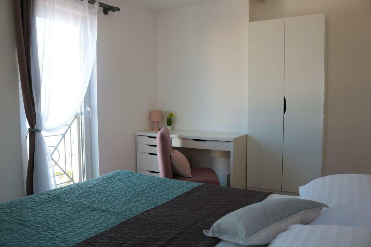 Apartments Gina Трогир Екстериор снимка