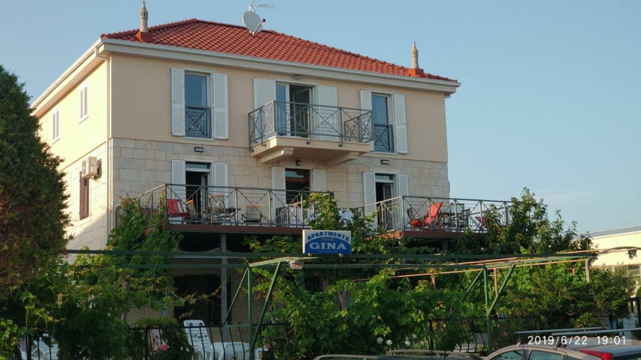 Apartments Gina Трогир Екстериор снимка