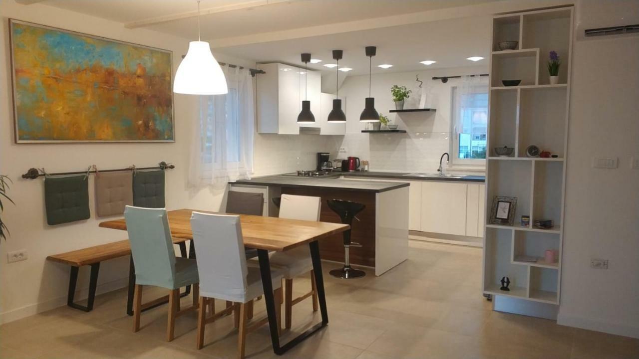 Apartments Gina Трогир Екстериор снимка