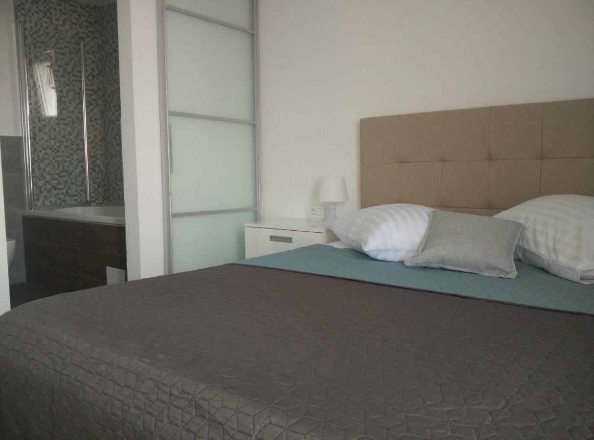 Apartments Gina Трогир Екстериор снимка