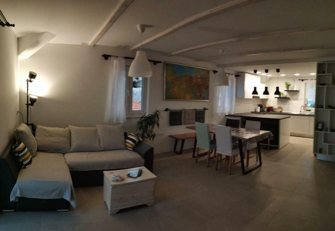 Apartments Gina Трогир Екстериор снимка